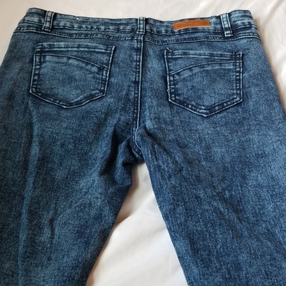 Jean - Picture 3 of 3